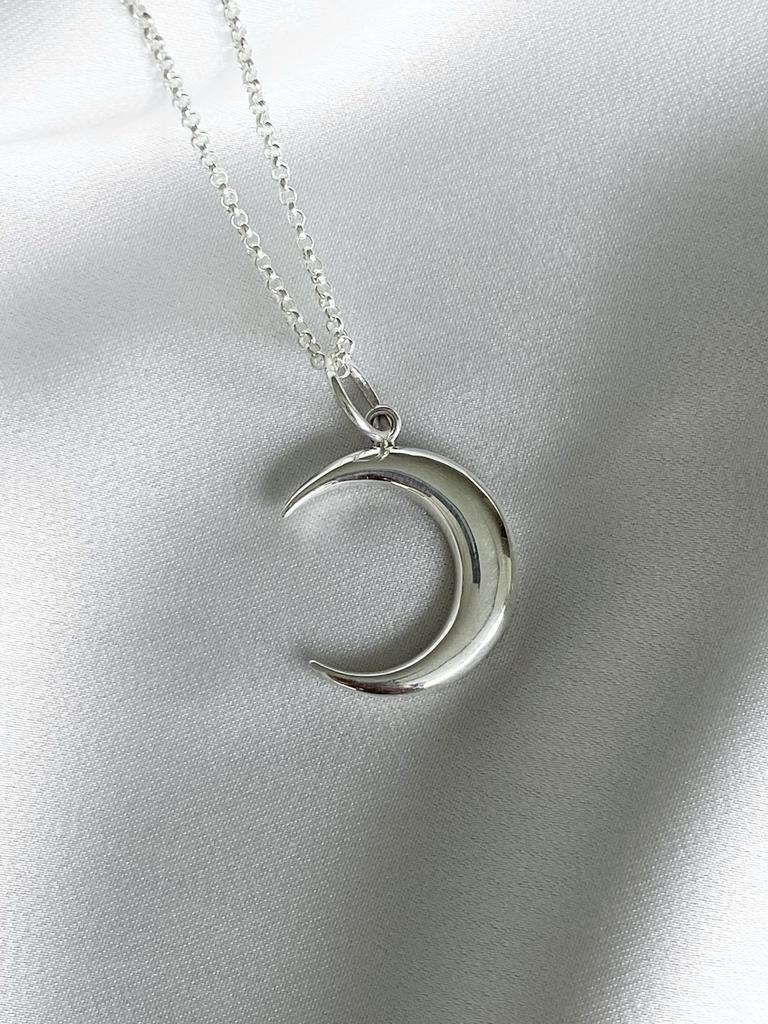 Moon pendant style 1