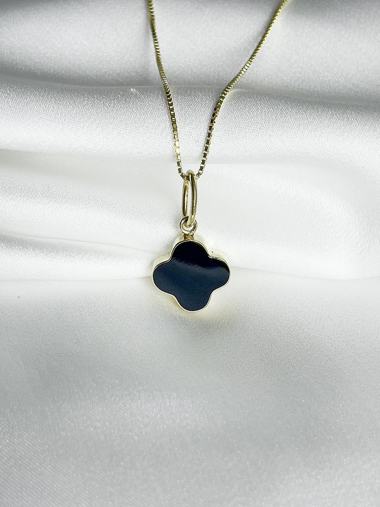 Pendant "Onyx clover"