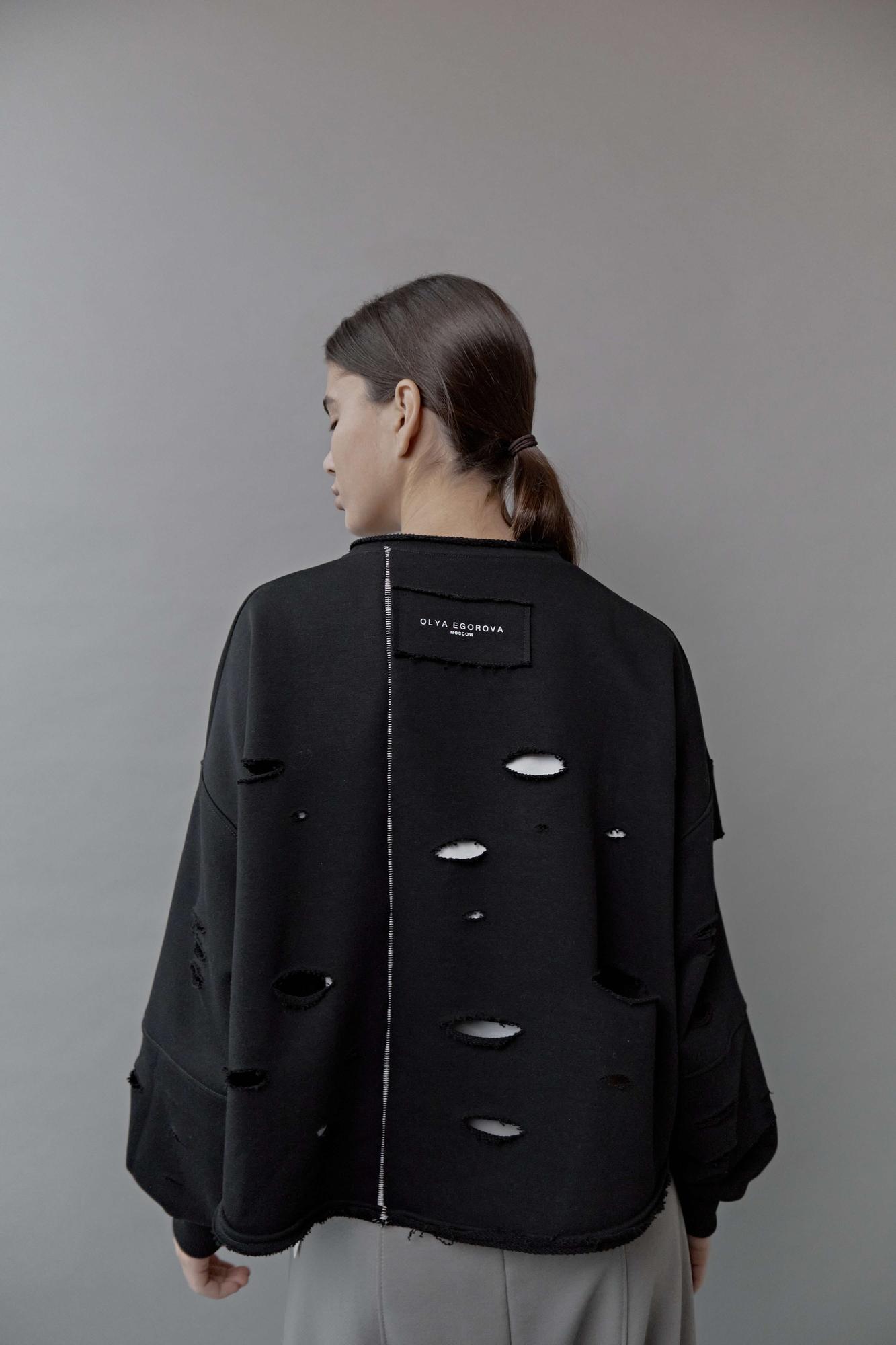 Свитшот дырявый укороченный