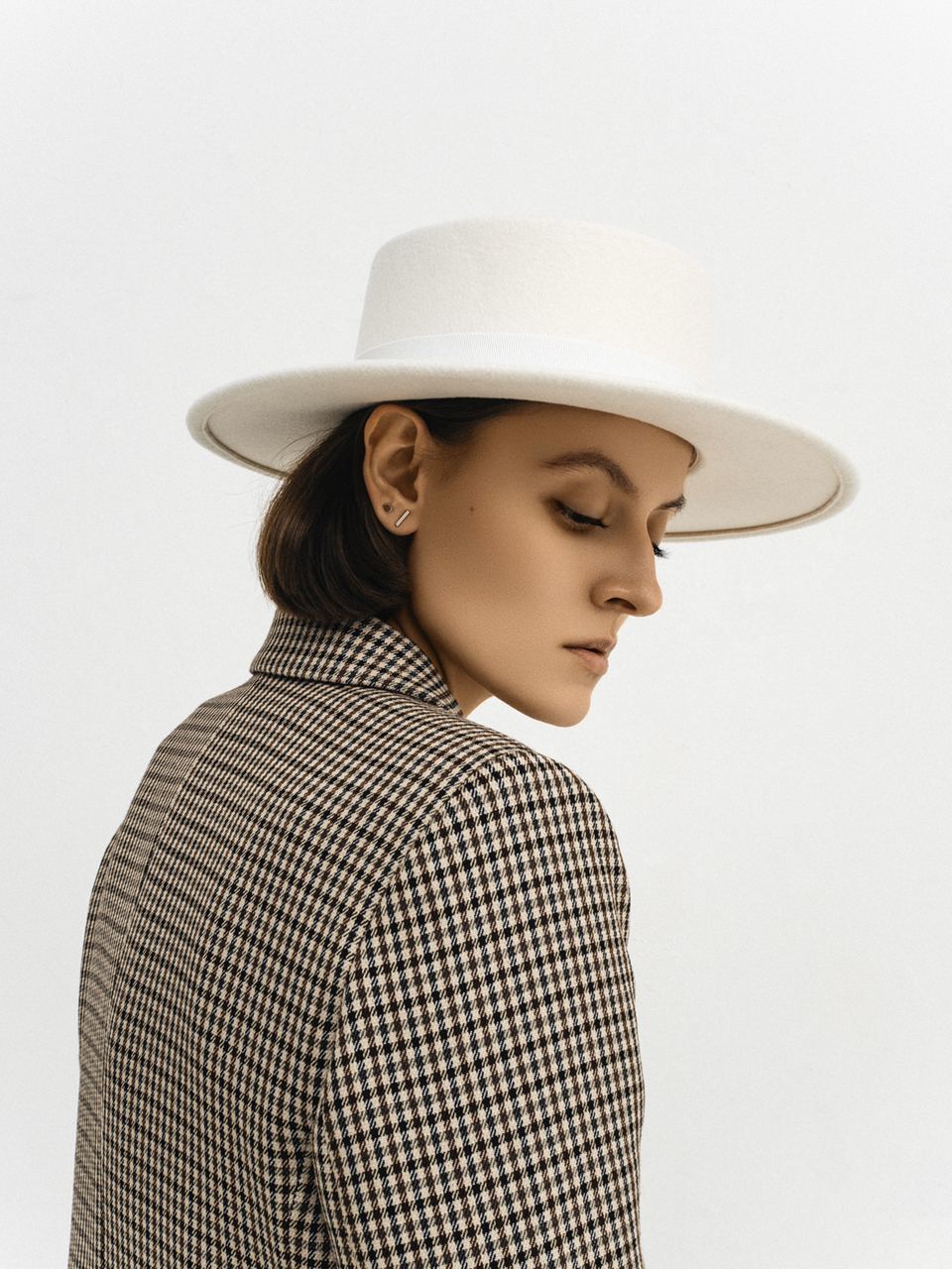 Канотье широкополая из фетра/белая