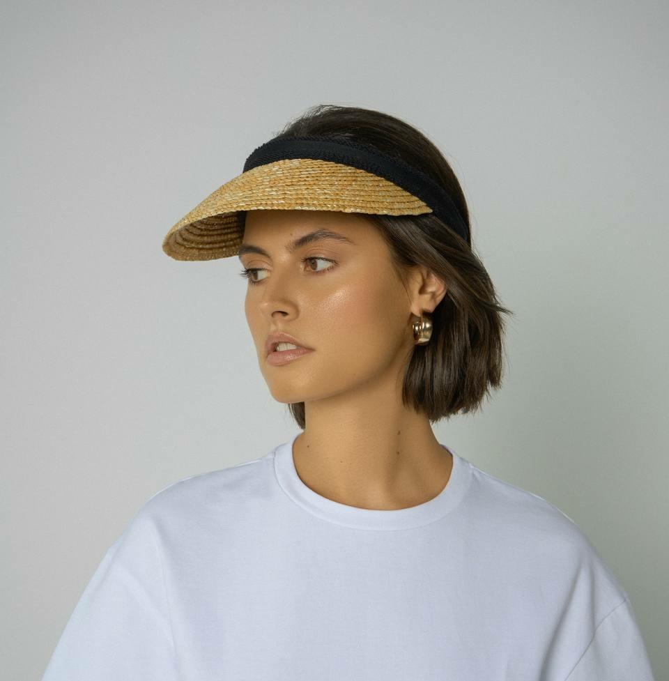 Козырёк из соломы