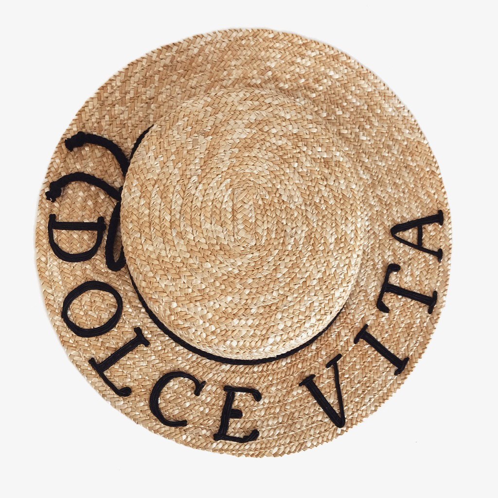 Канотье из соломы с ручной вышивкой