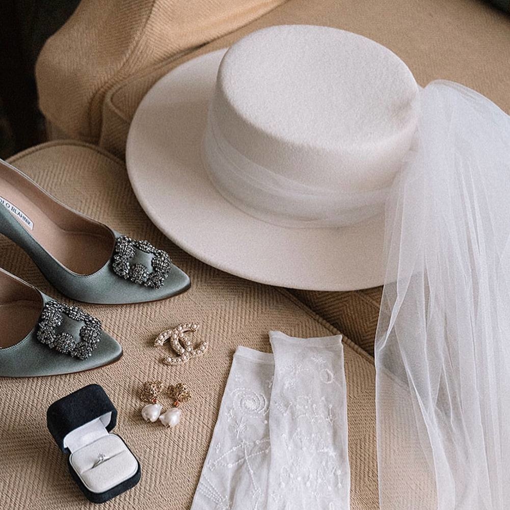 Канотье широкополое из фетра с фатой/белая