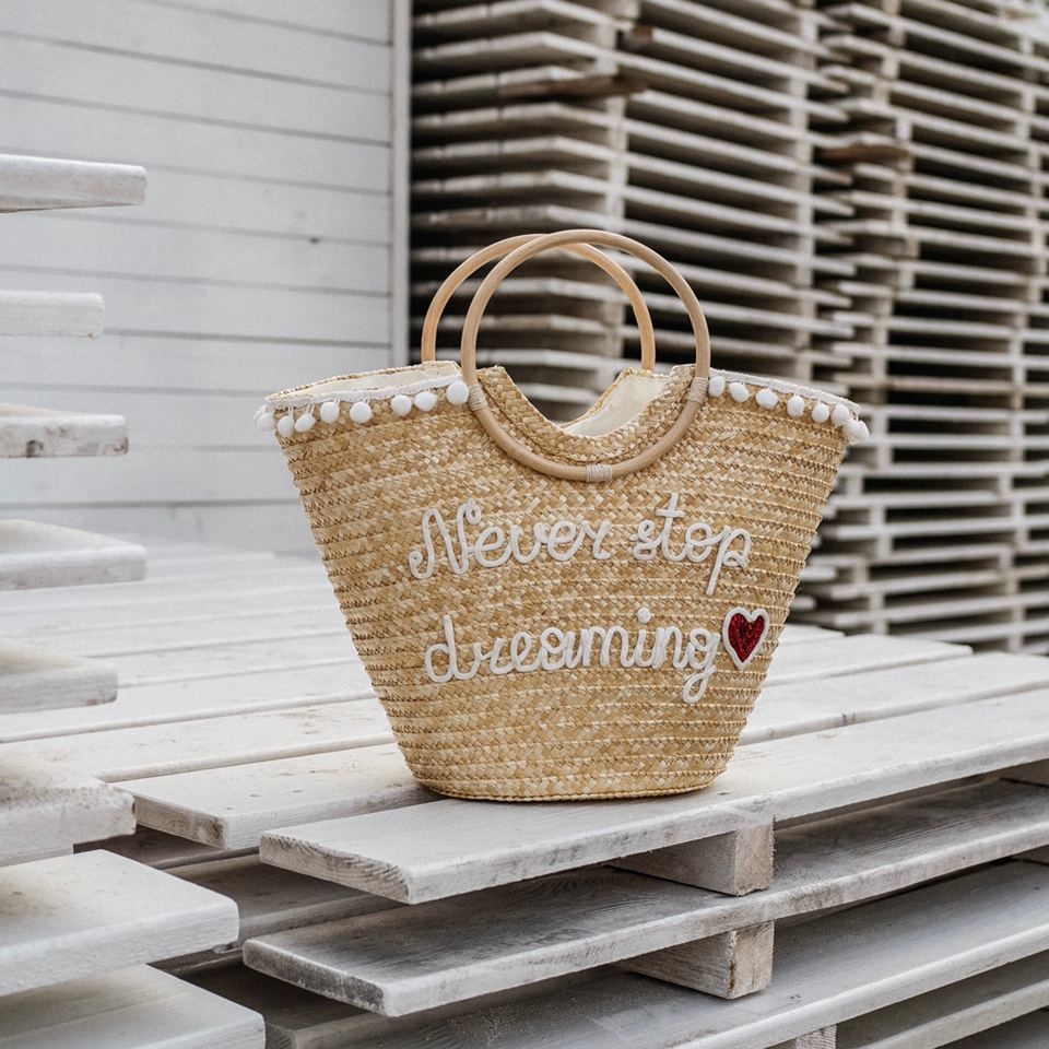 Сумка из соломы с вышивкой