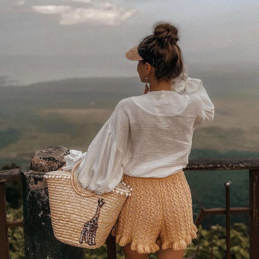 Сумка из соломы с вышивкой