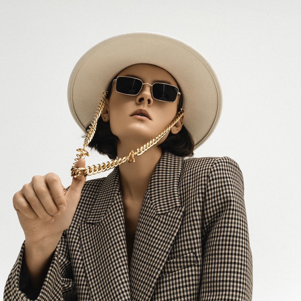 Федора FF03 широкополая с прямыми полями из фетра и цепочкой с якорями/белая