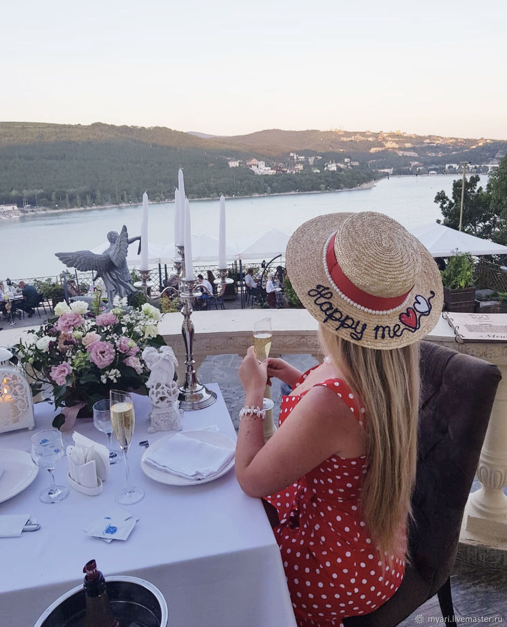 Канотье из соломы с ручной  вышивкой с натуральным жемчугом