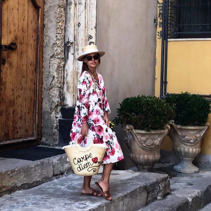 Сумка-корзинка из соломы с вышивкой