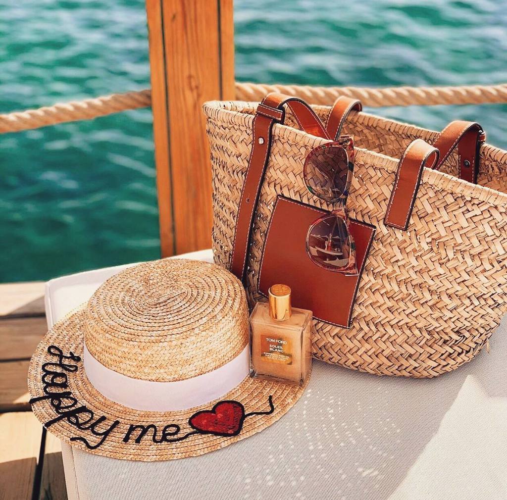 Канотье из соломы с ручной вышивкой