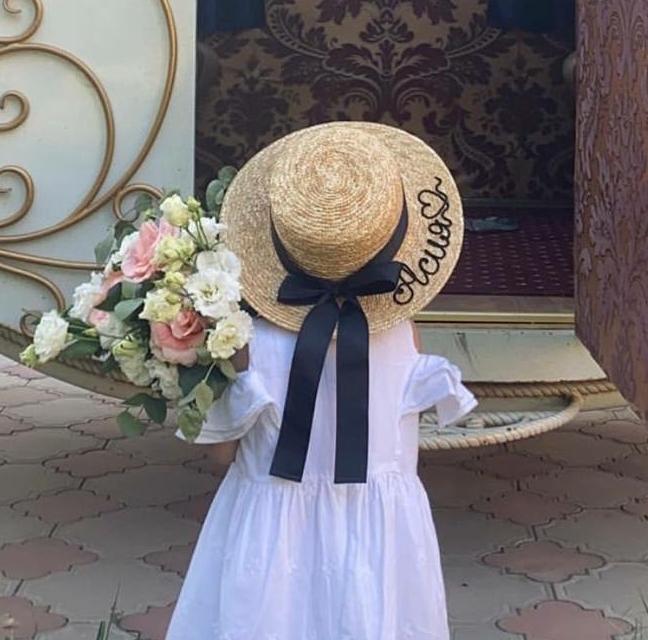 Шляпа канотье детское из соломы с ручной вышивкой персонализация, поля 8 см