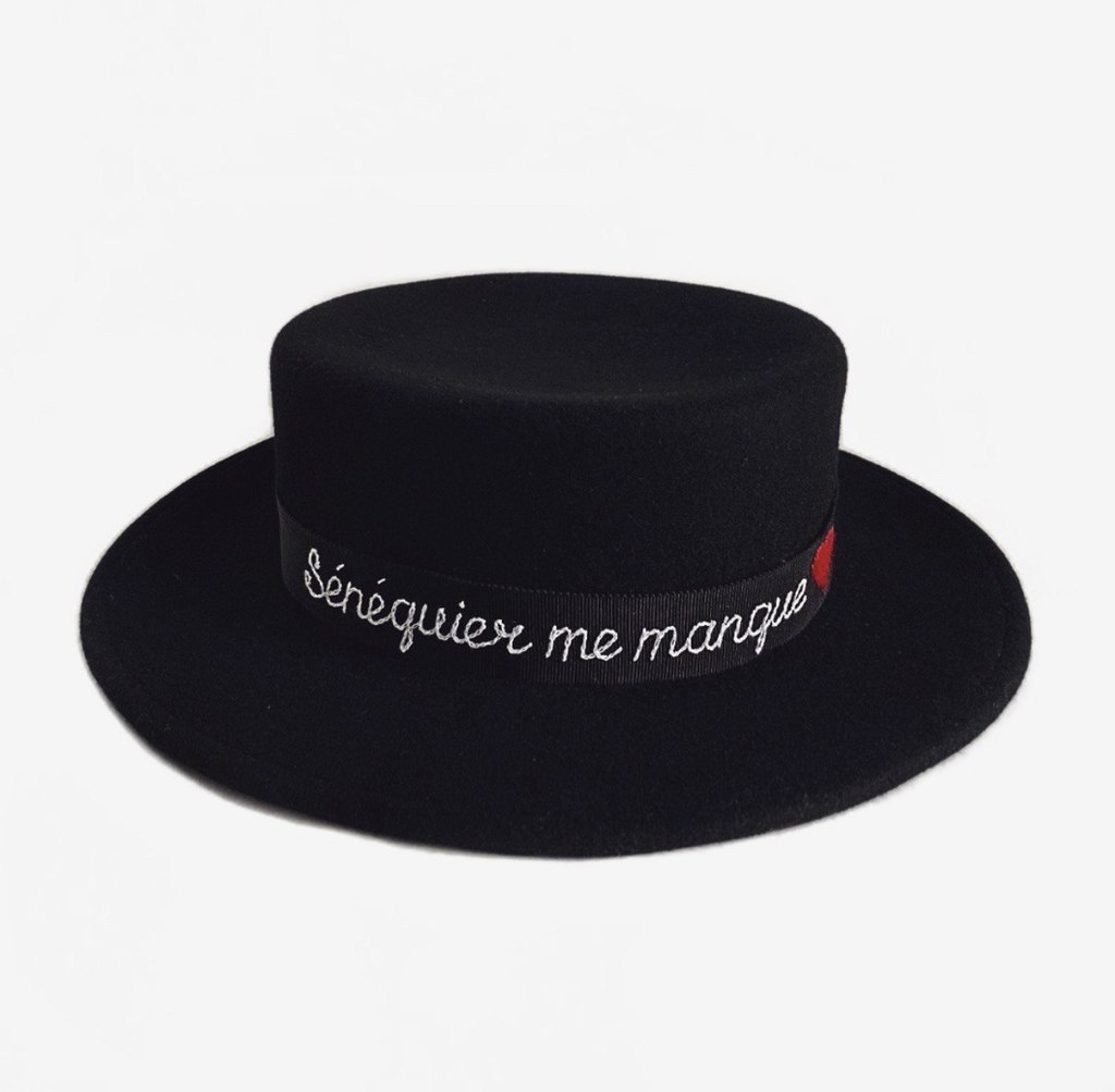 Канотье из фетра с вышивкой персонализация поля 8,5 см/черная