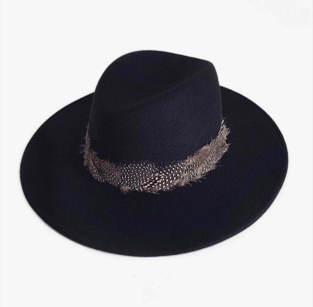 Шляпа федора FF06 широкополая с перьями фазана/черная