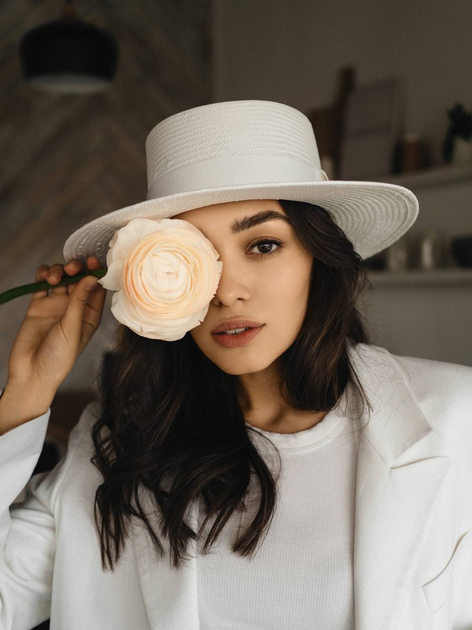 Канотье из лозы летнее белое