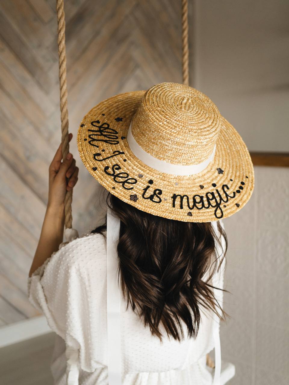 Шляпа канотье соломенное с вышивкой