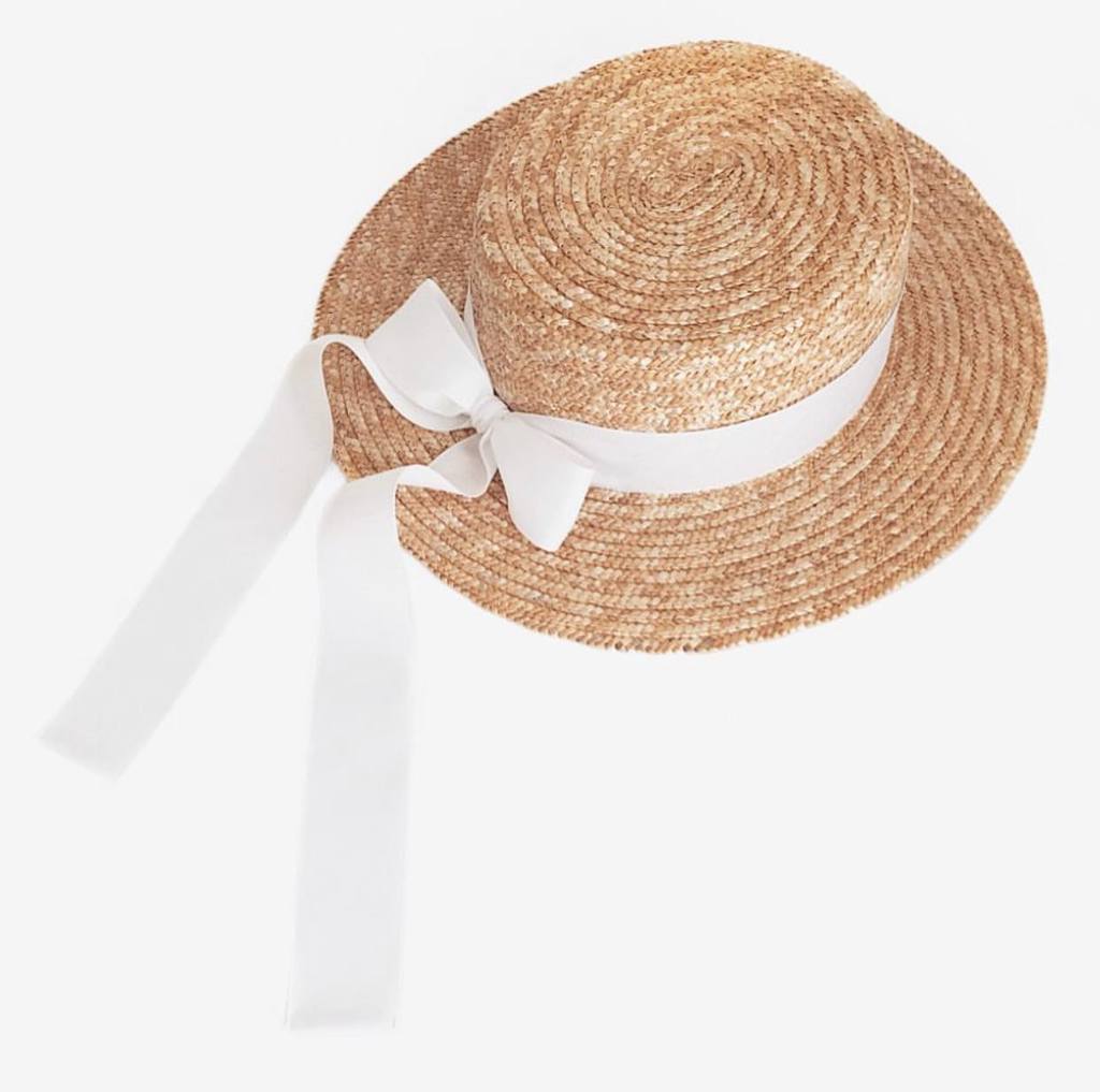 Канотье из соломы с полями 8 см и спадающей лентой в белом цвете