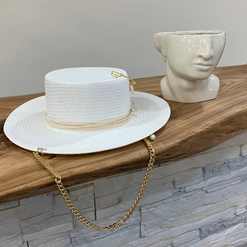Шляпа канотье белое из лозы с цепью и декором