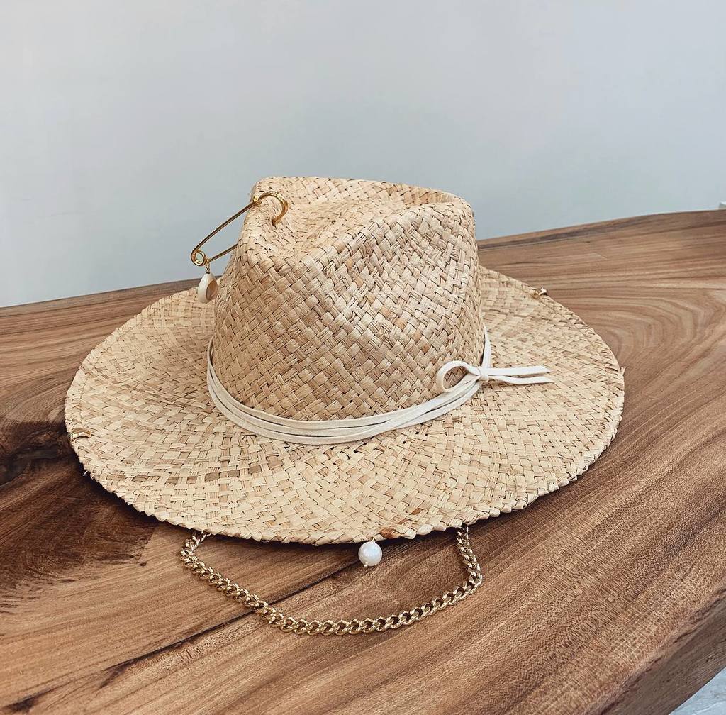 Шляпа федора RA03 из рафии с пирсингом, булавой и жемчугом