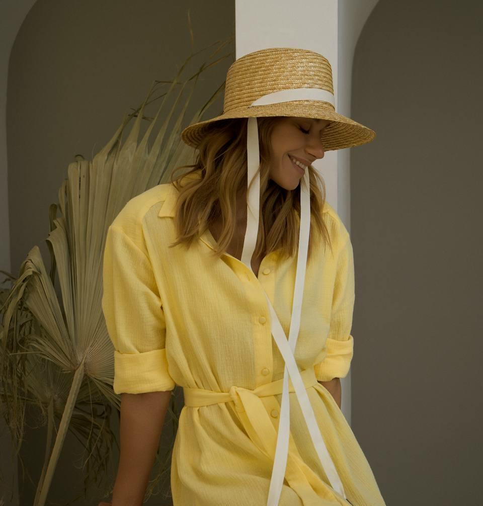 Панама с люверсами и лентами-завязками белого цвета