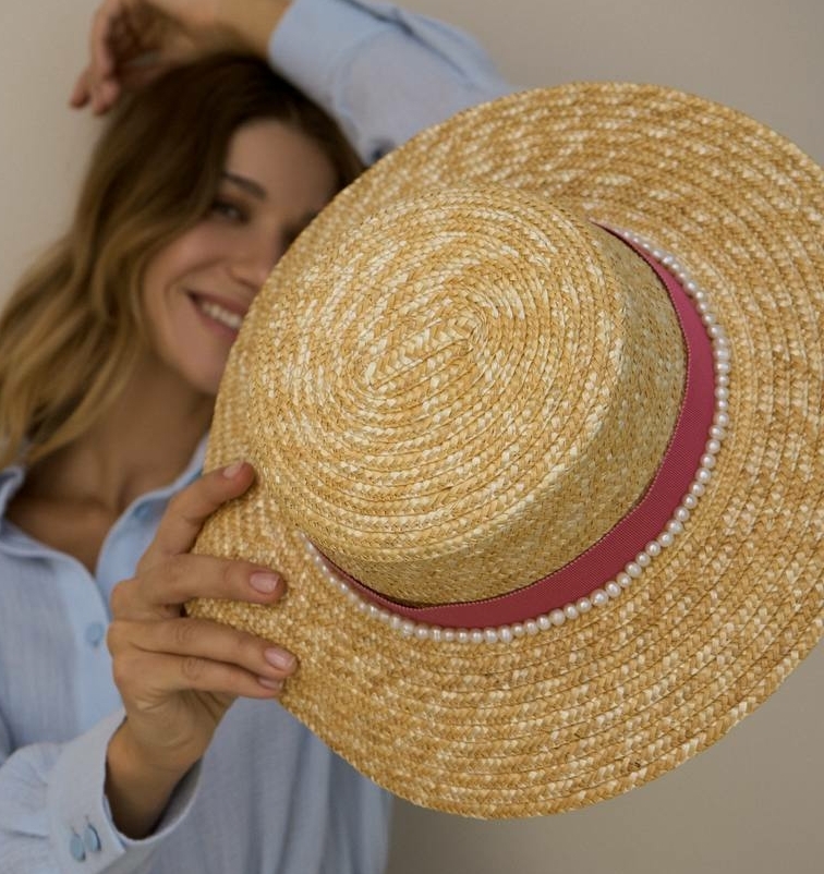 Шляпа канотье соломенное с натуральным жемчугом/фуксия