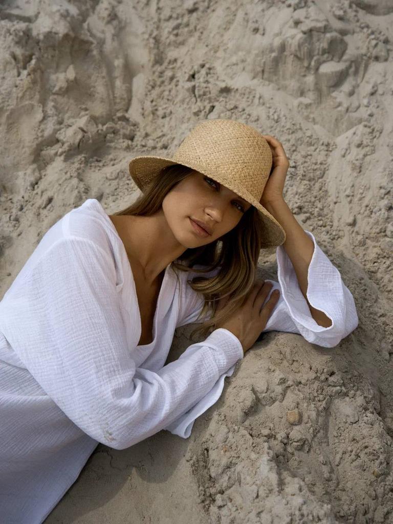 Панама из рафии