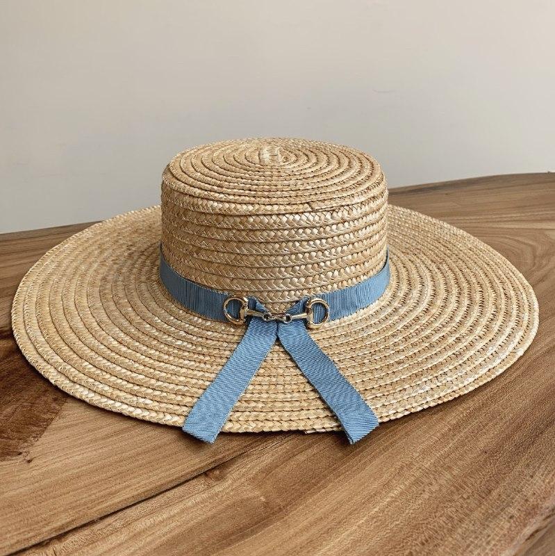 Шляпа канотье из соломы с полями 10 см, декор из репсовой ленты с пряжкой