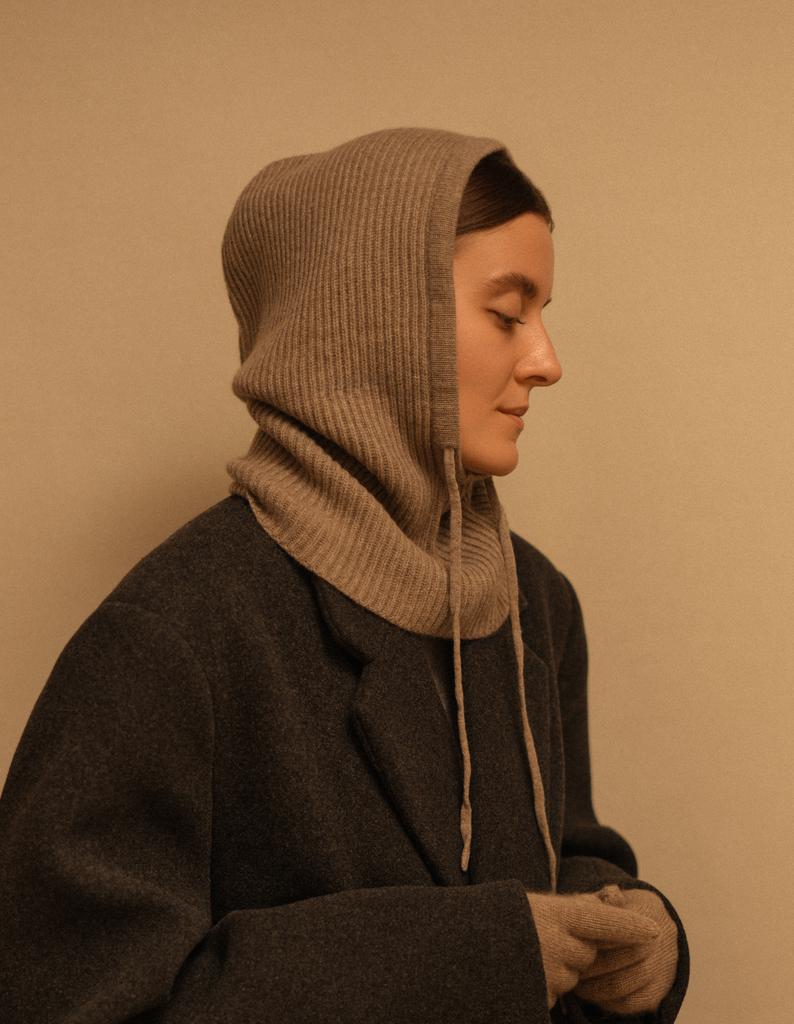 Капор из монгольского кашемира/латте меланж