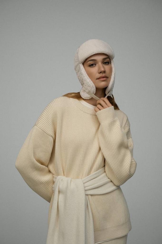 Стильная ушанка из стеганной ткани и итальянской подкладкой из меха