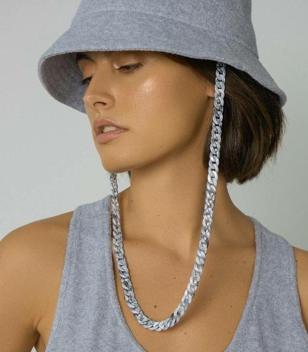 Акриловая цепочка под шею в серебряном оттенке