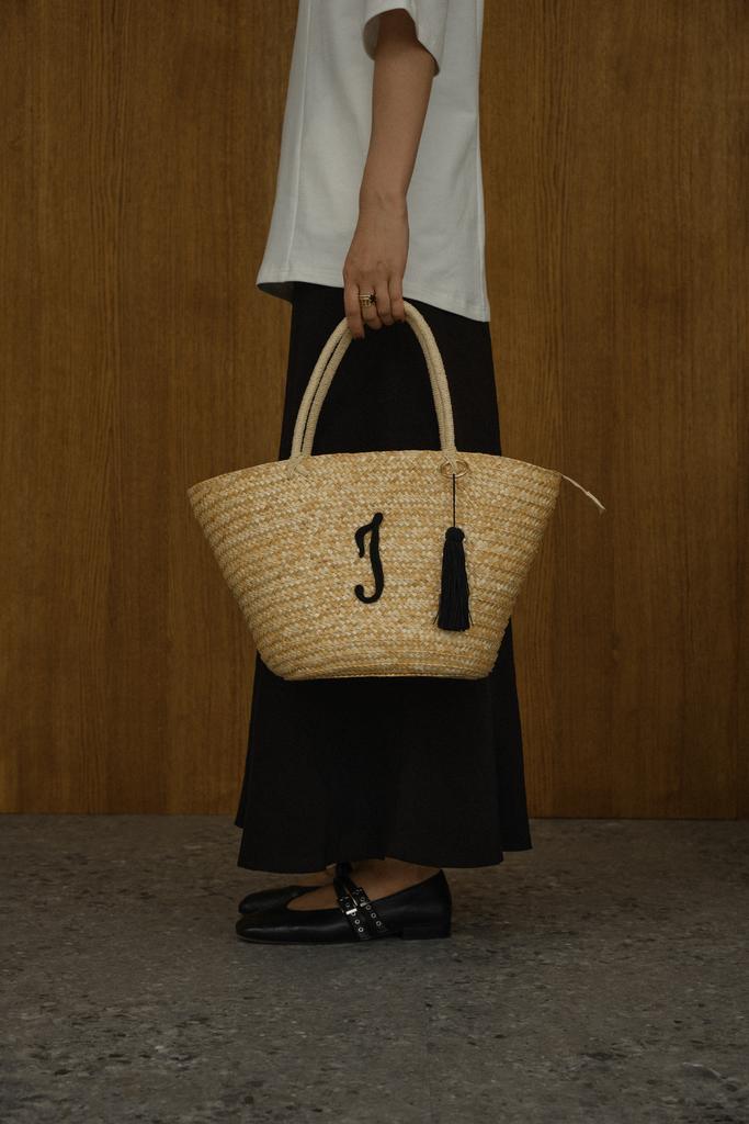 Сумка-корзинка из натуральной соломы с удлиненными ручками и 3D вышивкой