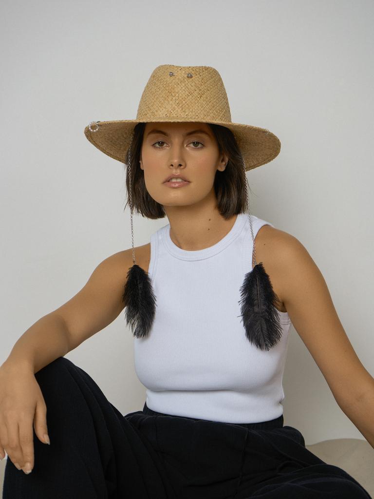 Шляпа федора FF07 из рафии с широкими полями/черные перья