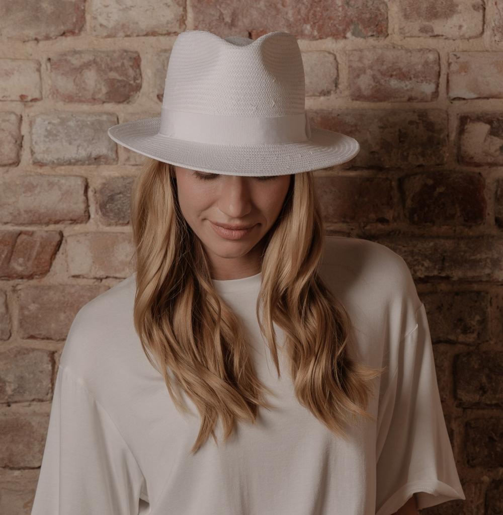 Шляпа федора FF02 из лозы/белая