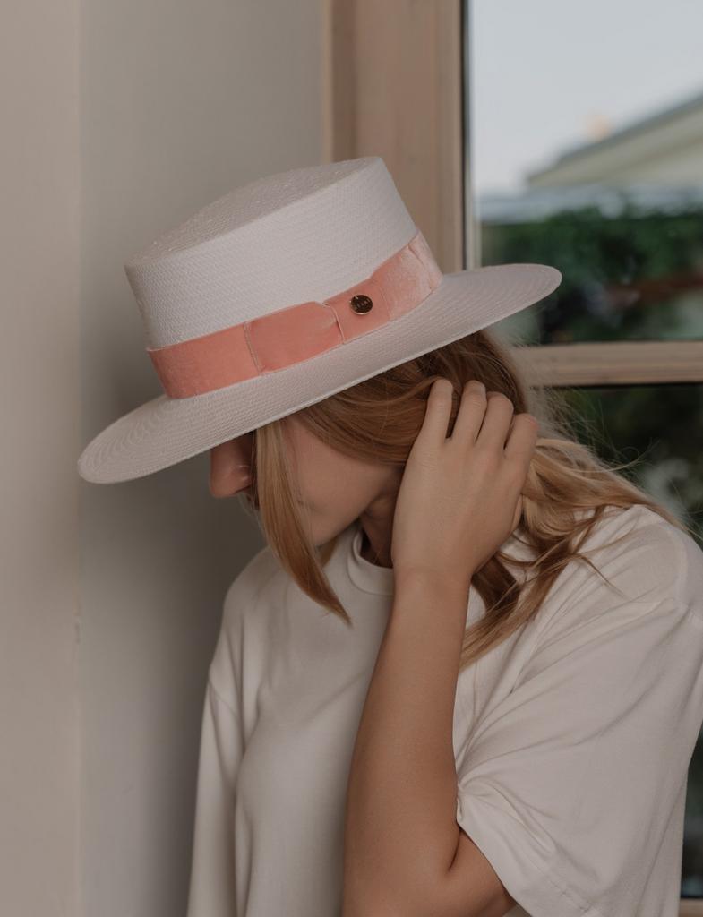 Шляпа канотье из лозы с лентой из французского бархата/белая