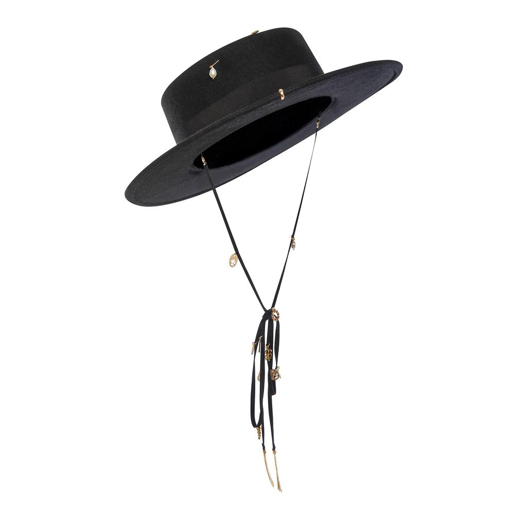 Шляпа канотье из фетра с миниатюрами/черная