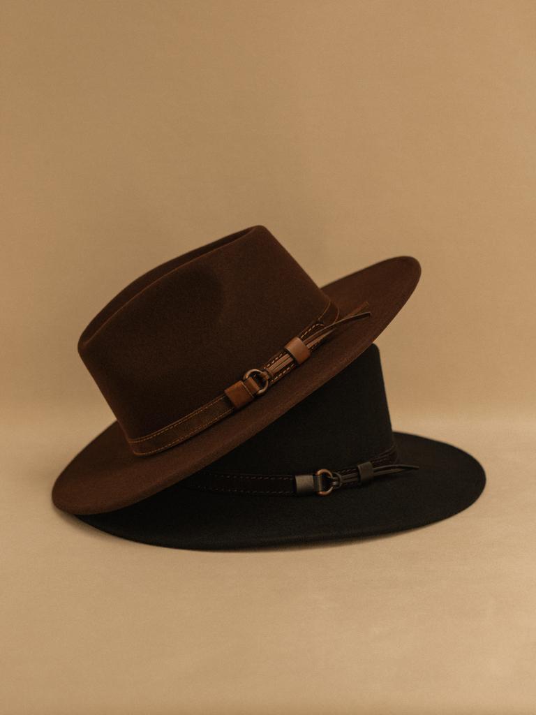 Шляпа федора «НОБЛ»-«NOBLE» с пряжкой из замши и кожи/горький шоколад