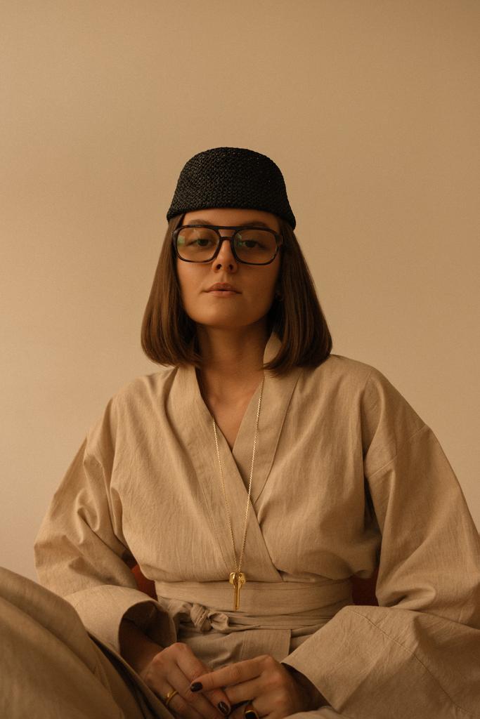 Шляпа-таблетка «ВОГ»-«VOGUE» из тойо/черный