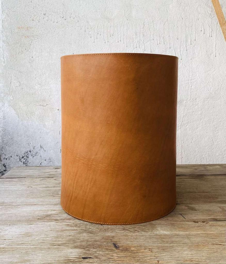 Кожаная корзина для бумаг из фактурной кожи