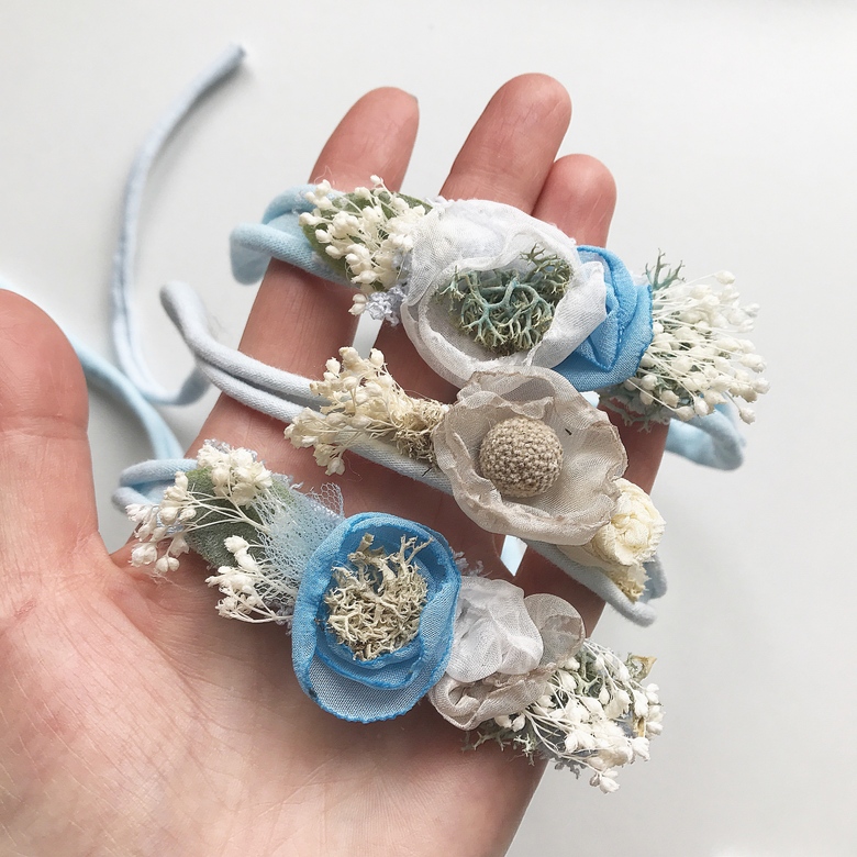 Повязочки на голубой основе