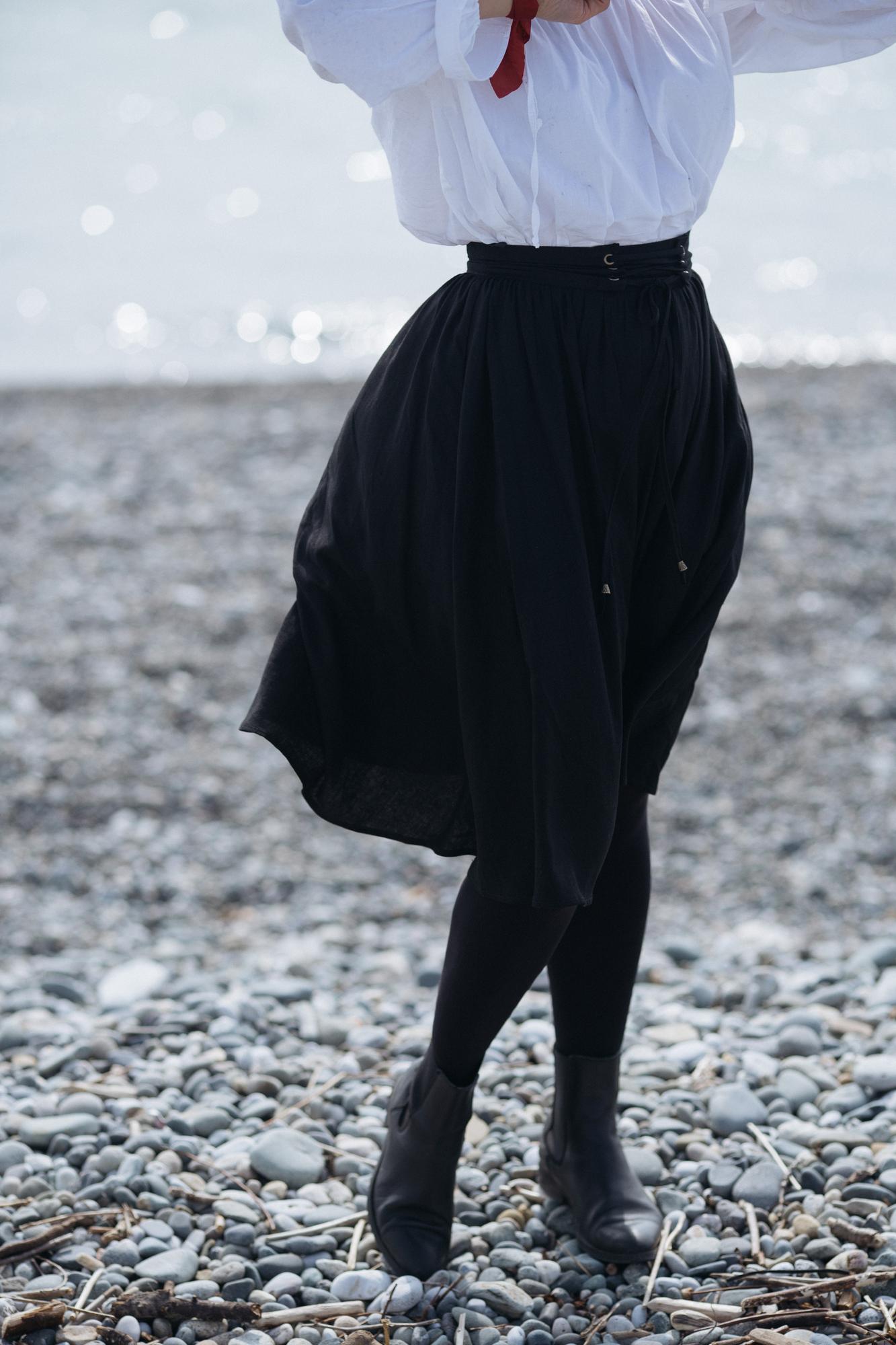 Льняная юбка Saltarello на корсетном поясе черная