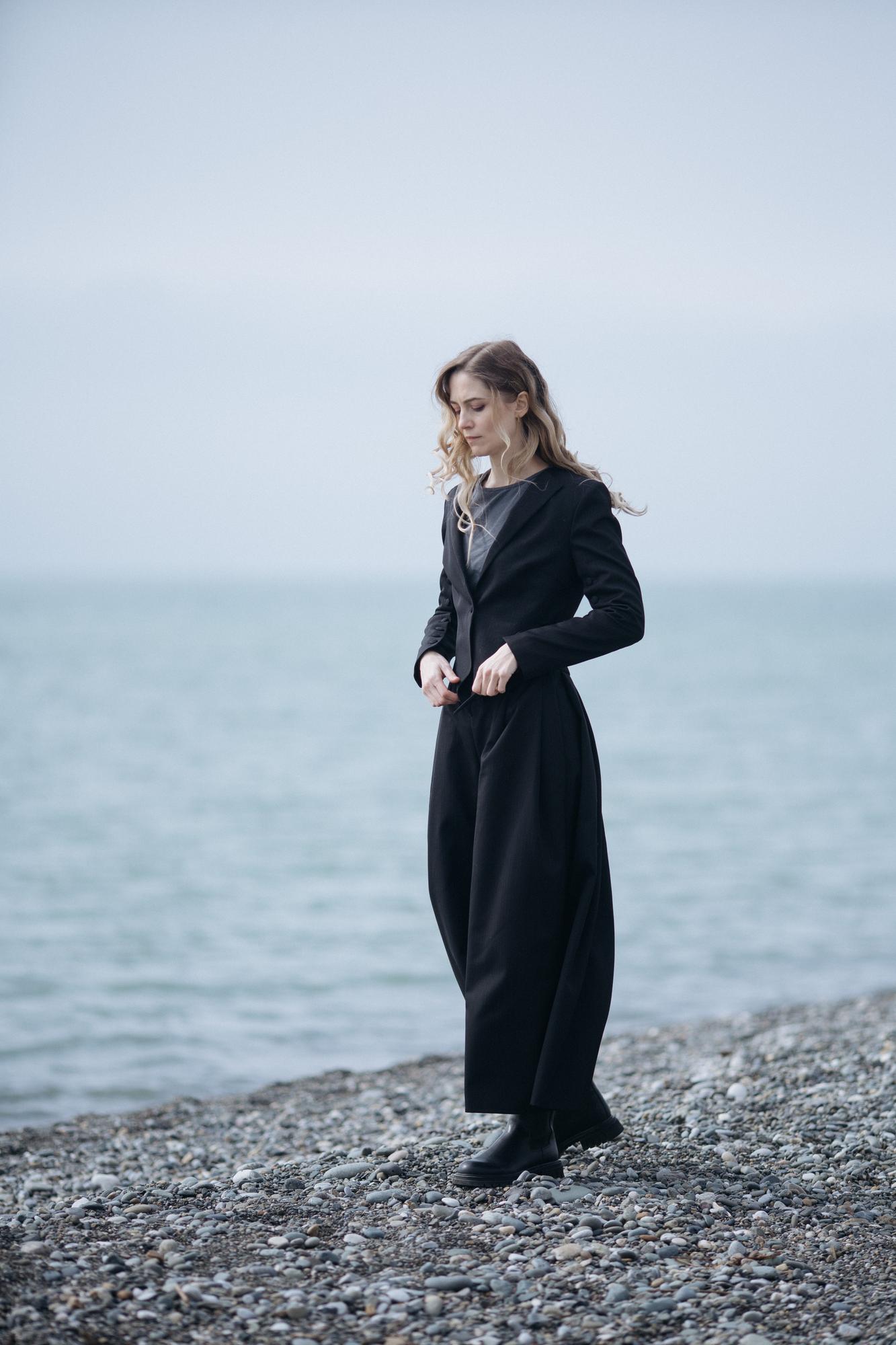 Костюм из черной шерсти Mарлен