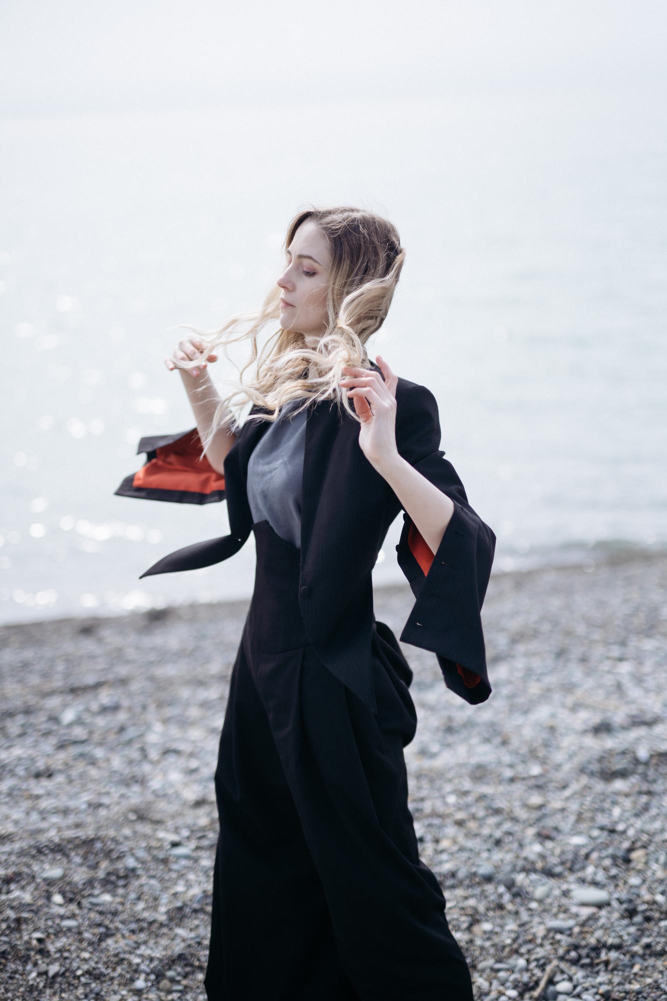 Жакет укороченный из черной шерсти Марлен