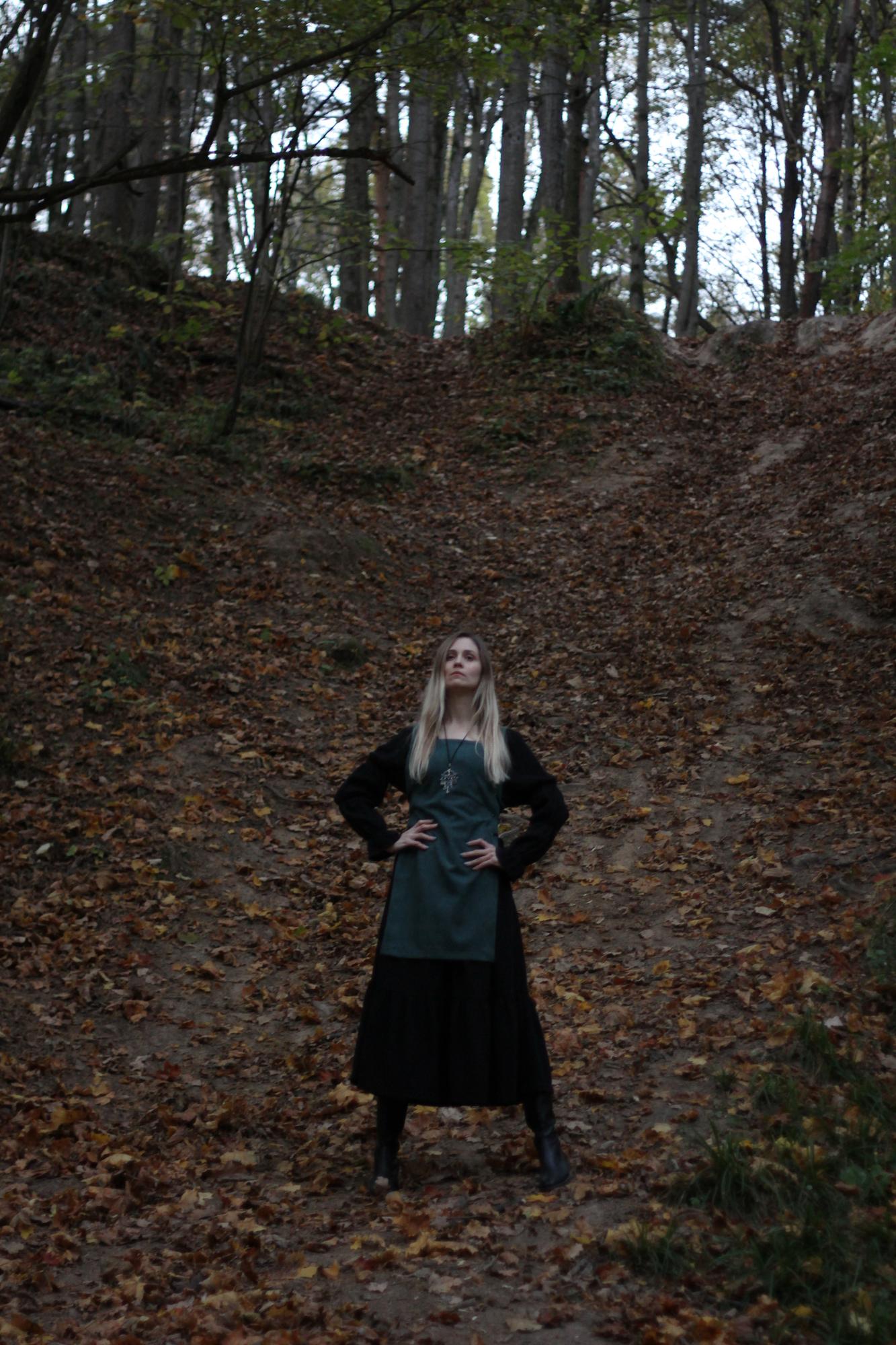 Накидка-сюрко Фрейя из экозамши изумрудное