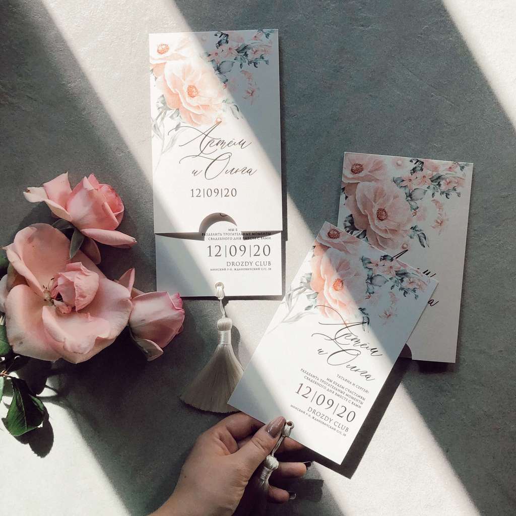 Лепестки розы