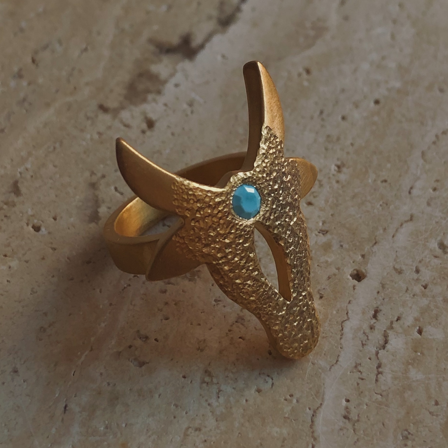 Священная корова с бирюзой - позолота