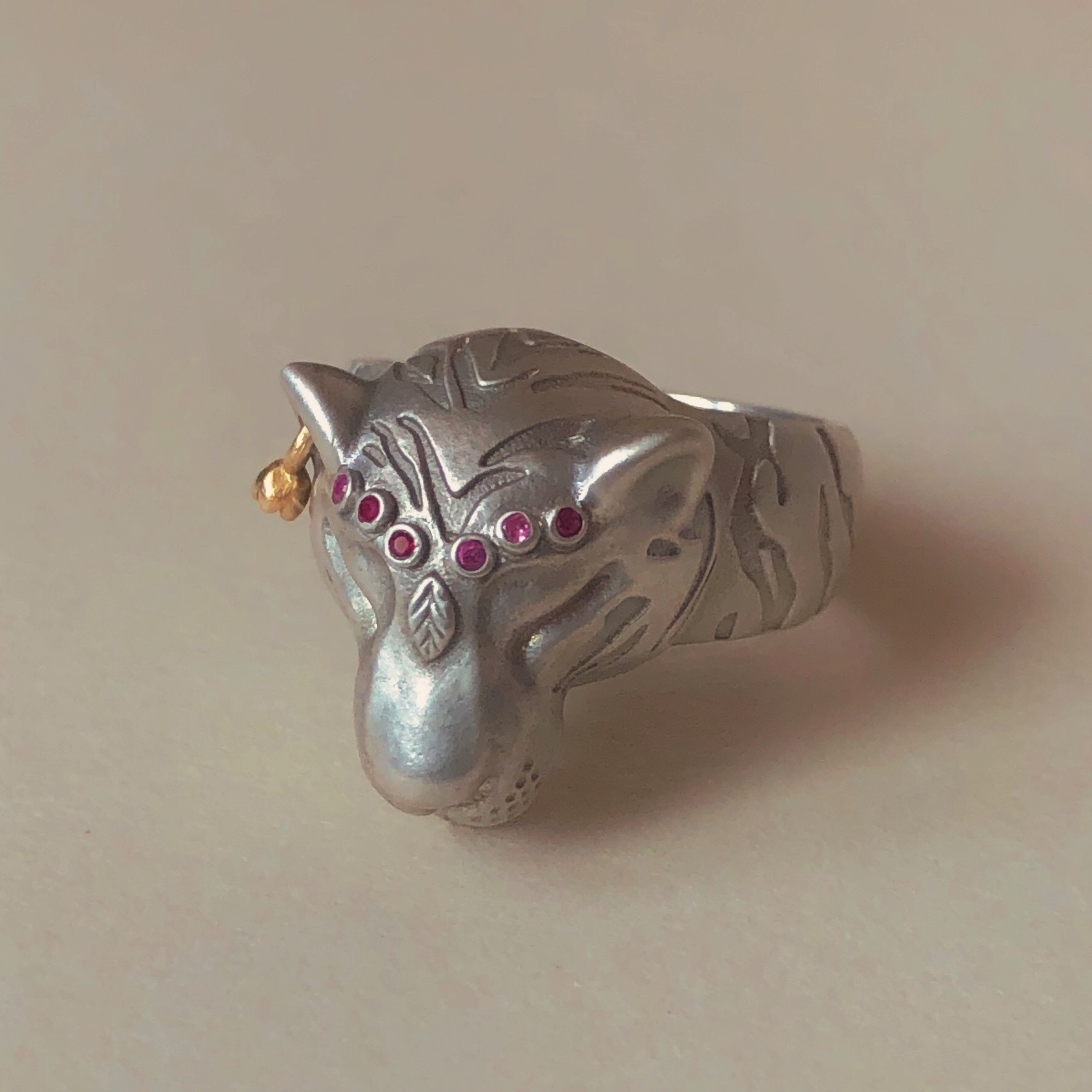 Тотемное кольцо Созидающая Тигрица - серебро, позолота, рубины