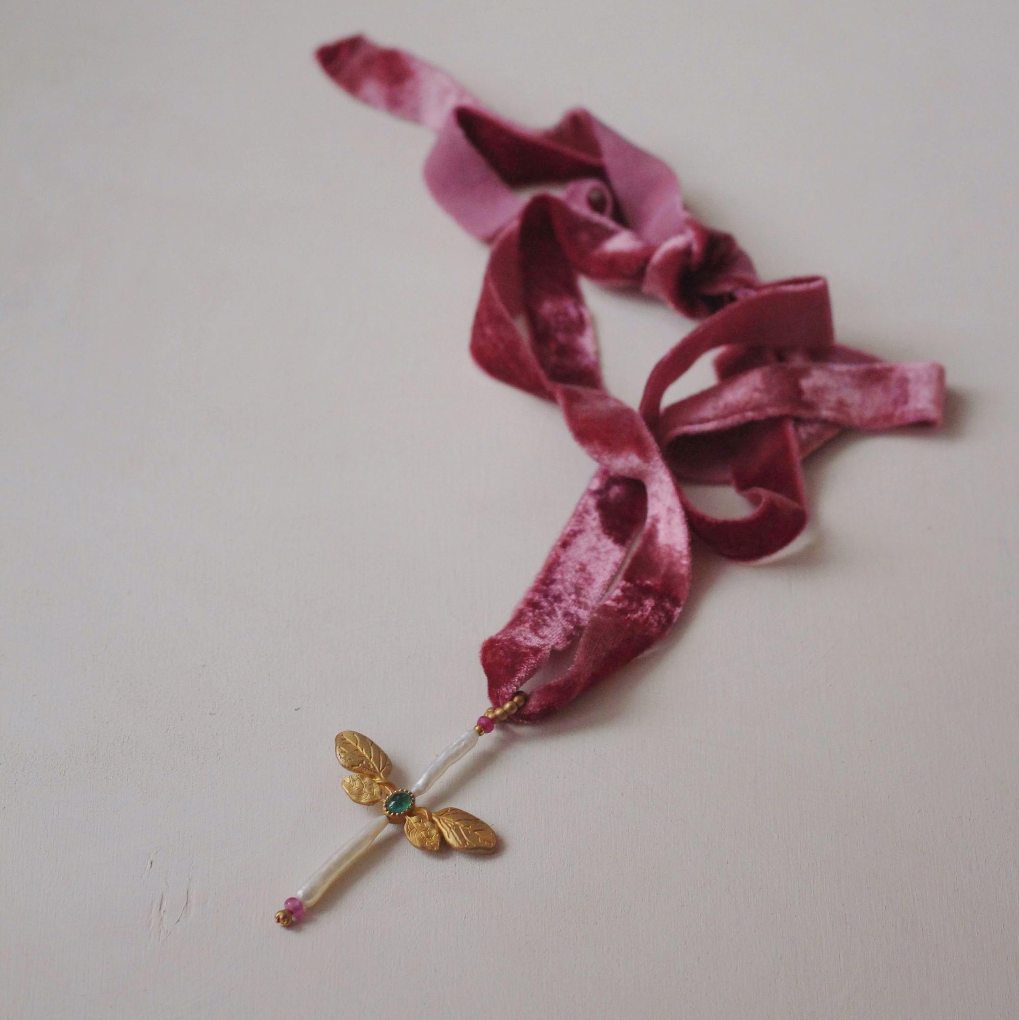 Палочник на ленте из шелкового бархата