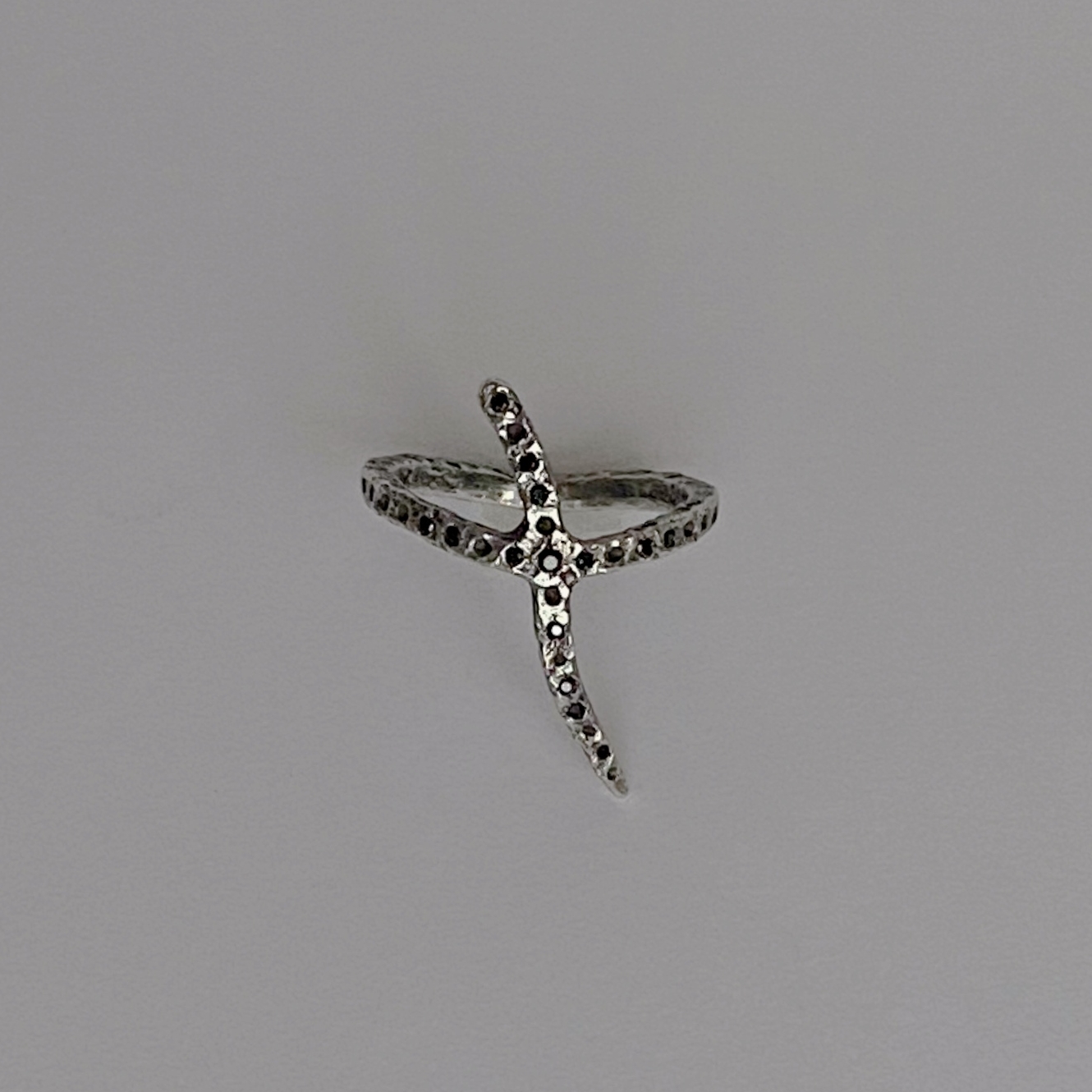 Летящий сквозь ночь - кольцо с черной шпинелью