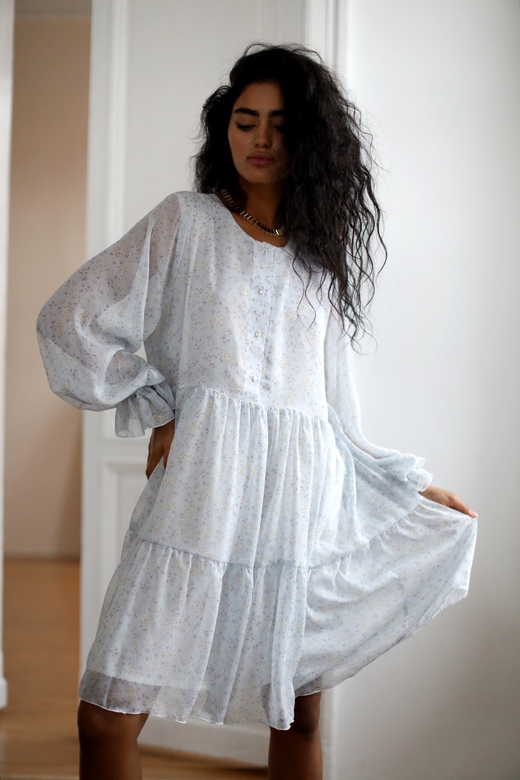 Пышное платье из нежного шифона с эффектом креш