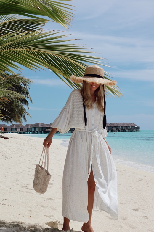 Платье «SHE» из  белой вискозы с цветочным принтом