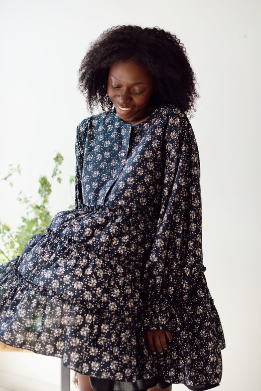 Платье «Пудра» из батиста с цветочным акцентом