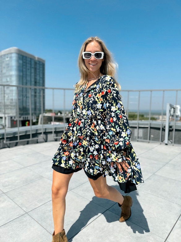 Платье «Пудра» из вискозы с ярким цветочным принтом